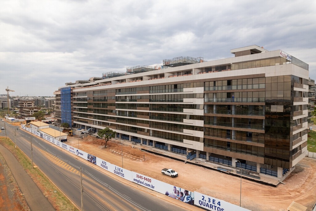 Nome do projetoParque das GardêniasLinha e nome do produto Guardian utilizado no projetoLaminado SunGuard Solar Ambar + SunGuard HP Neutral 70LocalizaçãoBrasíliaTransmissão de luz:35,3%Reflexão interna:12,4%Reflexão externa:14,8%Bloqueio de calor:Fator Solar 38% Bloqueio de Calor: 62%Qual nome completo da Construtora?EMPLAVIQual o nome completo do Escritório de Arquitetura e/ou Arquiteto(s)?MKZ ArquiteturaQual o nome completo do Processador?Central VidrosQual o nome completo do Fabricante de Esquadria?WM EsquadriasENDEREÇO: SHCNW - Brasília, DF, 70297-400