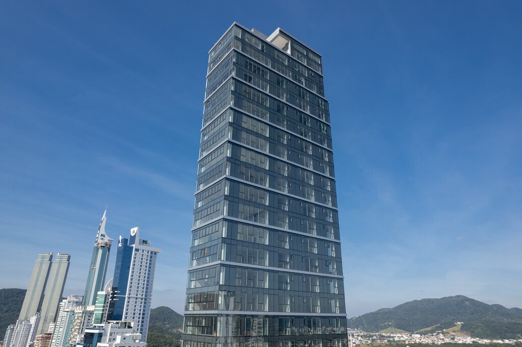 Nome do projeto
Edificio Copenhagen

Linha e nome do produto Guardian utilizado no projeto
Sunguard LB 52

Localização
Balneário Camboriu, SC, Brasil

Transmissão de luz:
54%

Reflexão interna:
10%

Reflexão externa:
14%

Bloqueio de calor:
46%

Qual nome completo da Construtora?
Cechinel

Qual o nome completo do Fabricante de Esquadria?
Alubauen