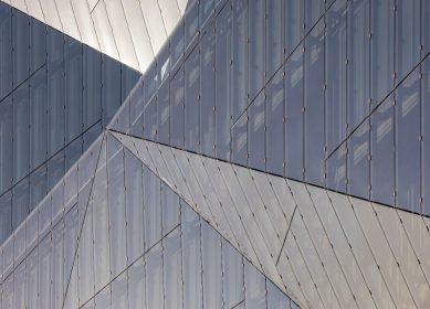 Double skin facades: learn why selecting the right glass is important to optimize their benefits