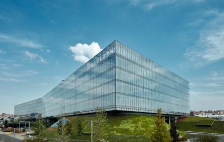 Compare Five Dynamic Shading Solutions for Buildings