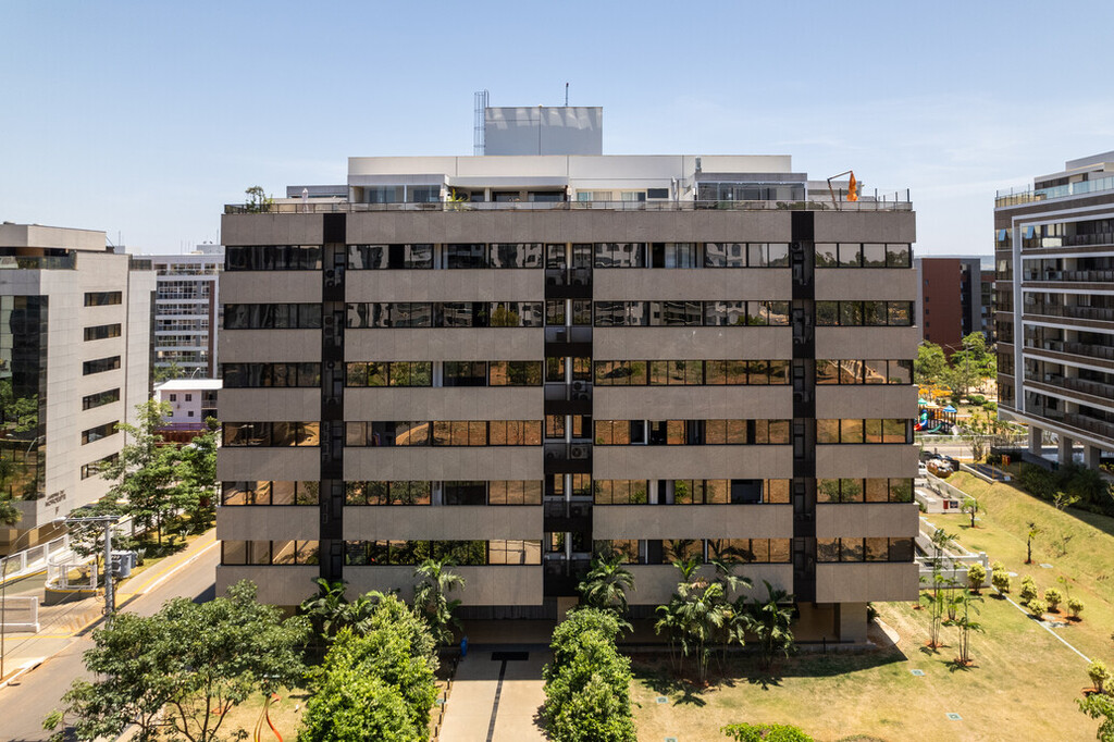 Nome do projeto
Reserva 109

Linha e nome do produto Guardian utilizado no projeto
SunGuard HP NP50 + Bronze

Localização
Brasília

Transmissão de luz:
31%

Reflexão interna:
10,9%

Reflexão externa:
24,4%

Bloqueio de calor:
Fator Solar: 31,4%  Bloqueio de Calor: 68,6%

Qual nome completo da Construtora?
Brasal

Qual o nome completo do Escritório de Arquitetura e/ou Arquiteto(s)?
Estrela Arquitetura

Qual o nome completo do Processador?
Central Vidros

Qual o nome completo do Fabricante de Esquadria?
Esqualid
endereço:  SHCNW Bloco I SQNW Condomínio Reserva - Setor Noroeste, Brasília - DF, 70686-445