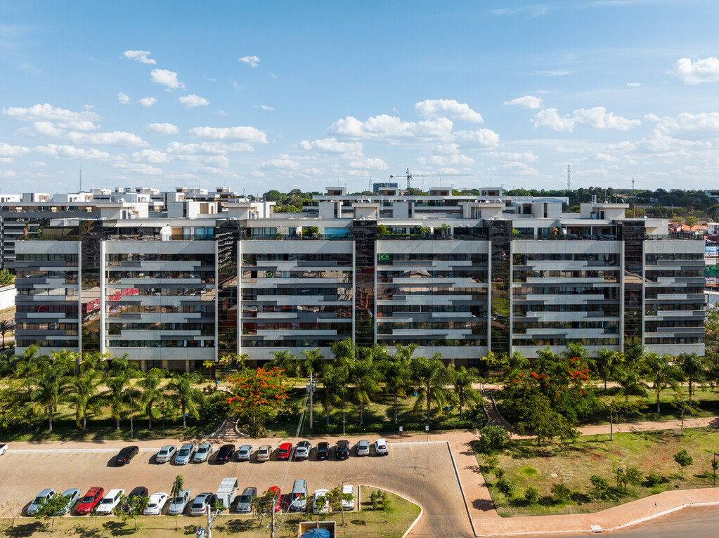 Nome do projeto
Reserva das Artes

Linha e nome do produto Guardian utilizado no projeto
Laminado SunGuard HP AG43 + Float Clear

Localização
Brasília

Transmissão de luz:
39%

Reflexão interna:
19,3%

Reflexão externa:
30,9%

Bloqueio de calor:
Fator Solar: 34,9%  Bloqueio de Calor: 65,1%

Qual nome completo da Construtora?
BRASAL

Qual o nome completo do Escritório de Arquitetura e/ou Arquiteto(s)?
MKZ Arquitetura

Qual o nome completo do Processador?
Central Vidros
ENDEREÇO: SRPN Trecho 2 Bloco A - Setor Noroeste, Brasília - DF, 70683-055