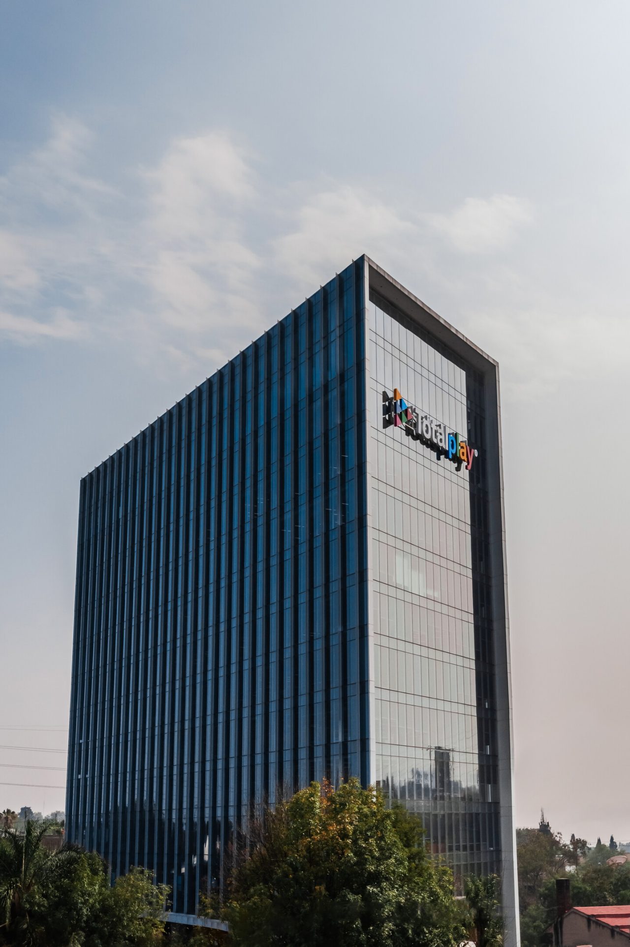 M2 de vidrio usados: 9100 m2 N50 
Procesador: Tecnovidrio
Instalador: Tecnovidrio División Arquitectónico
Arquitecto: Jon International
