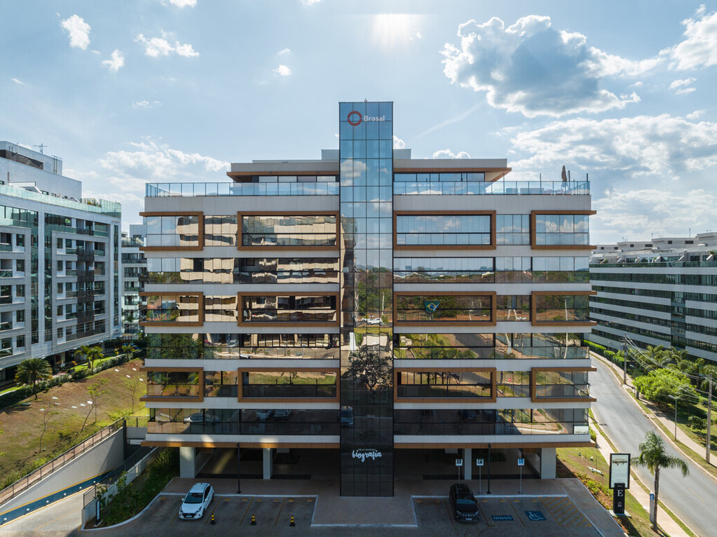 Nome do projeto
Gran Reserva Biografia

Linha e nome do produto Guardian utilizado no projeto
Laminado SunGuard HP AG43 + Float Clear

Localização
Brasília

Transmissão de luz:
39%

Reflexão interna:
19,3%

Reflexão externa:
30,9%

Bloqueio de calor:
Fator Solar: 34,9% Bloqueio de Calor: 65,4%

Qual nome completo da Construtora?
Brasal

Qual o nome completo do Escritório de Arquitetura e/ou Arquiteto(s)?
Estrela Arquitetura

Qual o nome completo do Processador?
Central Vidros

Qual o nome completo do Fabricante de Esquadria?
STAL
Endereço: SQNW 108 - BLOCO E - NOROESTE - BRASÍLIA, DF