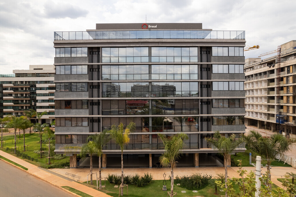 Nome do projeto
Reserva Urbana Noroeste

Linha e nome do produto Guardian utilizado no projeto
Laminado SunGuard Solar Chrome + Float Clear

Localização
Brasília

Transmissão de luz:
34,2%

Reflexão interna:
11,2%

Reflexão externa:
27,1%

Bloqueio de calor:
Fator Solar: 39,9% Bloqueio de Calor: 60,1%

Qual nome completo da Construtora?
Brasal

Qual o nome completo do Processador?
Central Vidros
Endereço: SRPN Trecho 2 BL C - Noroeste, Brasília - DF, 70655-775