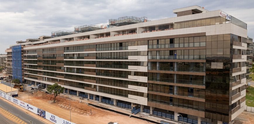 Nome do projeto

Parque das Gardênias



Linha e nome do produto Guardian utilizado no projeto

Laminado SunGuard Solar Ambar + SunGuard HP Neutral 70



Localização

Brasília



Transmissão de luz:

35,3%



Reflexão interna:

12,4%



Reflexão externa:

14,8%



Bloqueio de calor:

Fator Solar 38% Bloqueio de Calor: 62%



Qual nome completo da Construtora?

EMPLAVI



Qual o nome completo do Escritório de Arquitetura e/ou Arquiteto(s)?

MKZ Arquitetura



Qual o nome completo do Processador?

Central Vidros



Qual o nome completo do Fabricante de Esquadria?

WM Esquadrias

ENDEREÇO: SHCNW - Brasília, DF, 70297-400