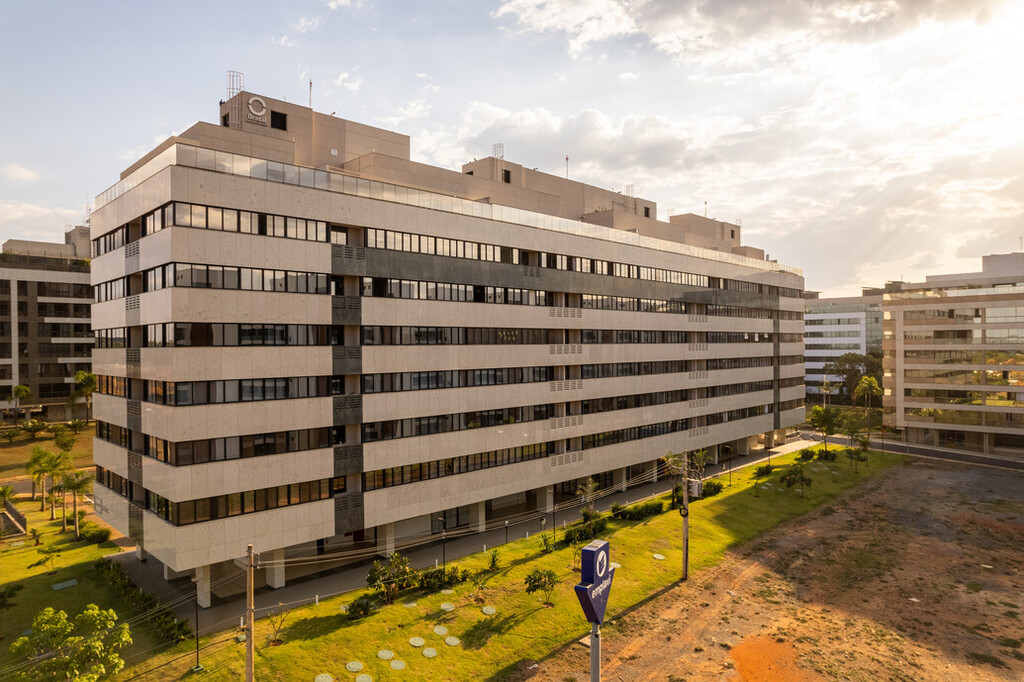 Nome do projeto
Reserva Malbec

Linha e nome do produto Guardian utilizado no projeto
Laminado SunGuard HP AG 43 + Float Clear

Localização
Brasilia

Transmissão de luz:
39%

Reflexão interna:
19,3%

Reflexão externa:
30,9%

Bloqueio de calor:
Fator Solar 34,9% e Bloqueio de Calor 65,1%

Qual nome completo da Construtora?
BRASAL

Qual o nome completo do Processador?
CENTRAL VIDROS

Qual o nome completo do Fabricante de Esquadria?
STAL
Endereço: SHCNW SQNW - Noroeste, Brasília - DF, 70297-400