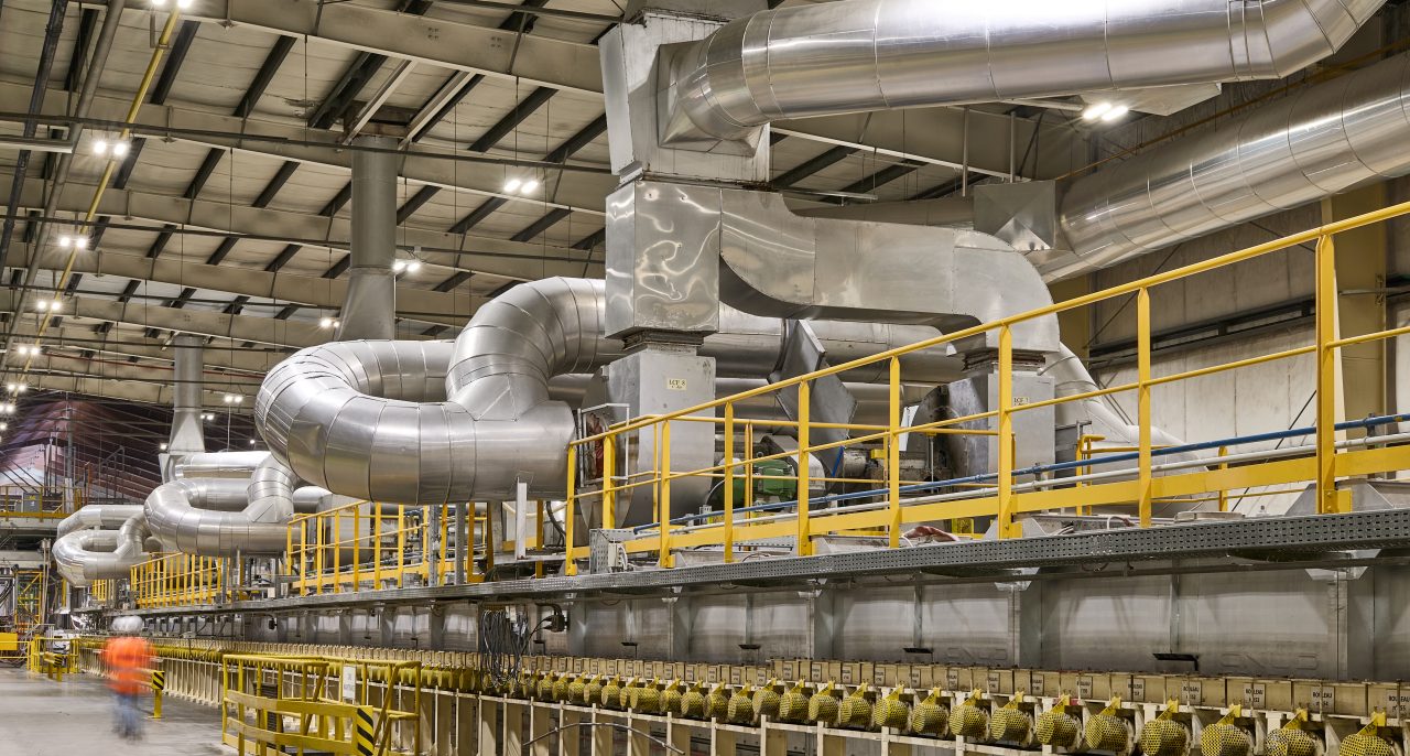 annealing lehr of a float glass production line where glass is cooled down