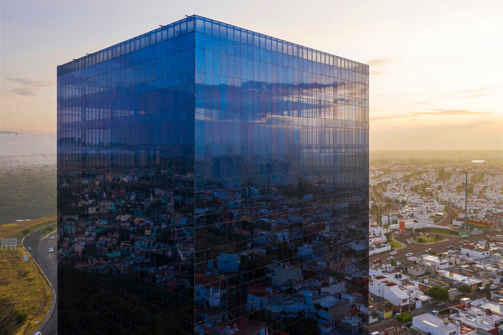 10,900m² RB20
Year: 2017
Developer: M2sh Grupo Constructor e Inmobiliario SA de CV.
Photographer: Felipe Carrasco
