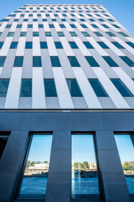 3,900 m² SuperNeutral 54
Year: 2018
LEED Certified
Photographer: Felipe Carrasco