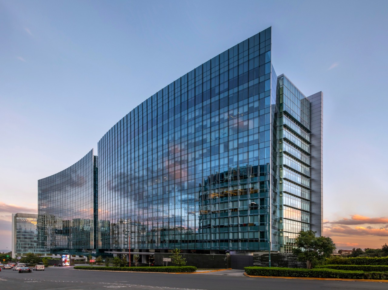 Total Construction area: 217,408 m²
Year: 2006 - 2013
Leed Gold
Neutral 50 on clear
Developer: Alhel Grupo Inmobiliario
Photographer: Felipe Carrasco