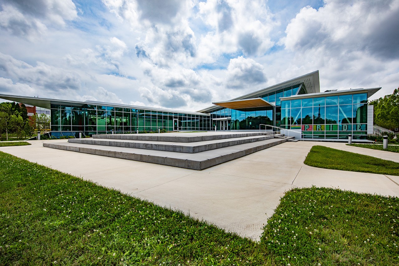 The new Siebel Center for Design (SCD) features 45,000 square feet of space designed to apply the concept that collaborative spaces can spark creativity, new ideas and dynamic learning

The facility features collaboration studios, gallery space, an amphitheater, workshops, tool shops and even a garage.

The outdoor spaces celebrate nature, weaving together birch, oak, and pine trees with surrounding native flowers and grasses, all surrounding three terraces