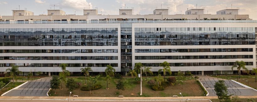 Nome do projeto
Reserva Especial

Linha e nome do produto Guardian utilizado no projeto
Laminado SunGuard HP Royal Blue 40 + Float Clear

Localização
Brasilia

Transmissão de luz:
35%

Reflexão interna:
24%

Reflexão externa:
29,2%

Bloqueio de calor:
Fator Solar 36,4% e Bloqueio de Calor 63,1%

Qual nome completo da Construtora?
BRASAL

Qual o nome completo do Escritório de Arquitetura e/ou Arquiteto(s)?
MKZ

Qual o nome completo do Processador?
CENTRAL VIDROS

Endereço: SHCNW SQNW Setor noroeste - Setor Noroeste, Brasília - DF, 70686-155