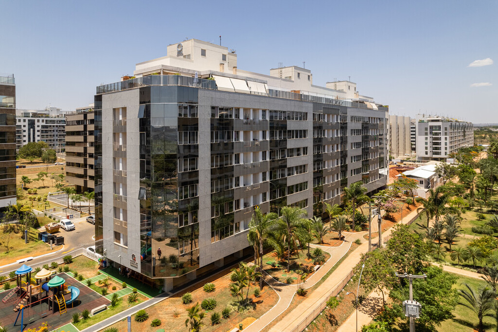 Nome do projeto
Reserva Parque Noroeste

Linha e nome do produto Guardian utilizado no projeto
Laminado SunGuard Solar Silver 32 + Float Clear

Localização
Brasília

Transmissão de luz:
32,9%

Reflexão interna:
16,6%

Reflexão externa:
22,9%

Bloqueio de calor:
Fator Solar: 39,7% ; Bloqueio de Calor: 60,3%

Qual nome completo da Construtora?
Brasal

Qual o nome completo do Processador?
Central Vidros
Endereço: SQNW 109 - BLOCO H - NOROESTE - BRASÍLIA, DF