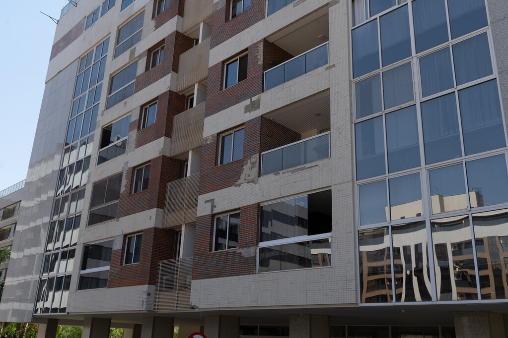 Nome do projeto
Residencial Regent

Localização
Laminado SunGuard Solar Silver 32 + Float Clear

Transmissão de luz:
32,9%

Reflexão interna:
16,6%

Reflexão externa:
22,9%

Bloqueio de calor:
Fator Solar: 39,7%  Bloqueio de Calor: 60,3%

Qual nome completo da Construtora?
AREA

Qual o nome completo do Processador?
Central Vidros
Endereço:  SHCNW SQNW Bloco G 70.687 - Brasília, DF, 70297-400