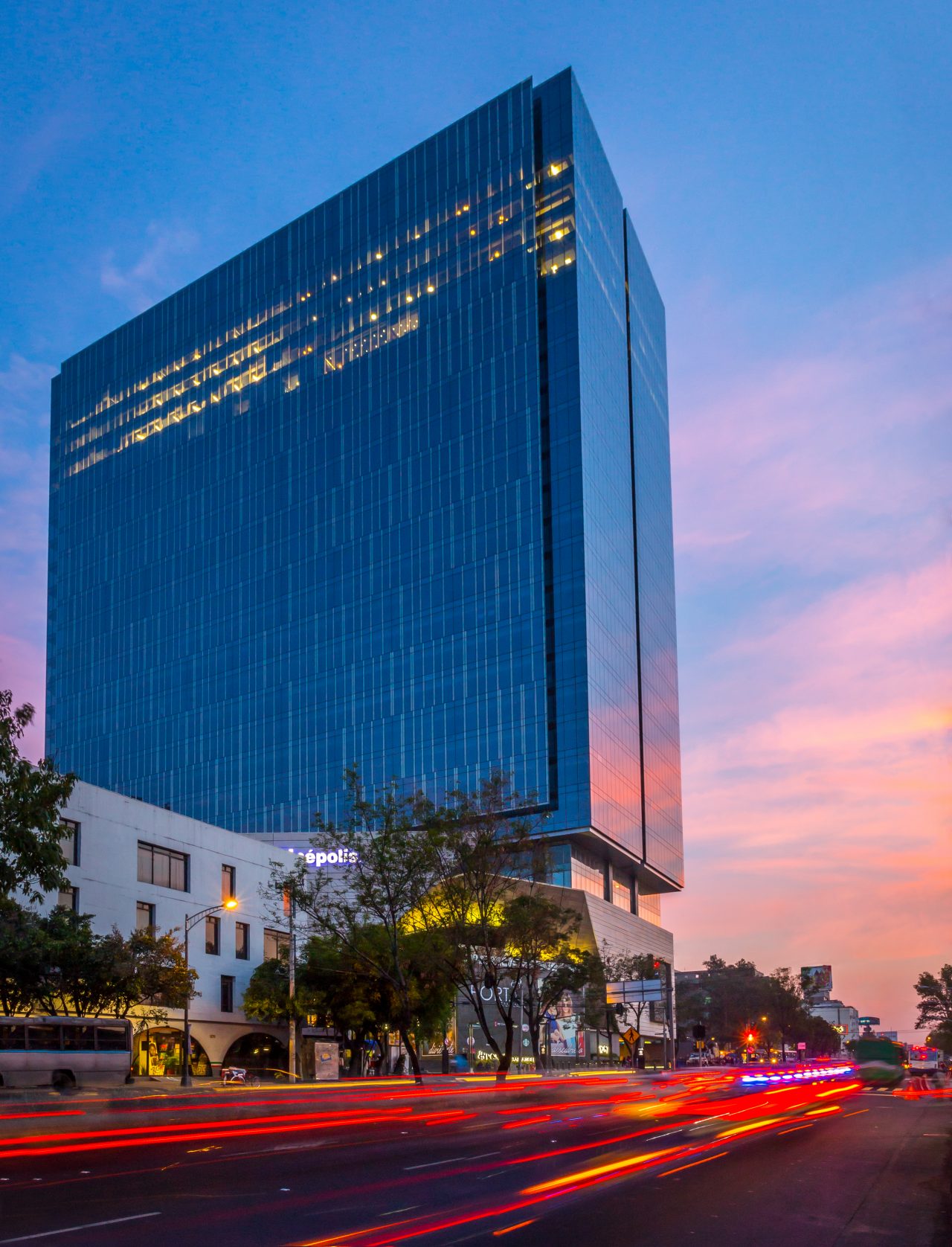 Torre Anseli SunGuard AG43 on CristalGray
29,000 m2
Photographer: Felipe Carrasco