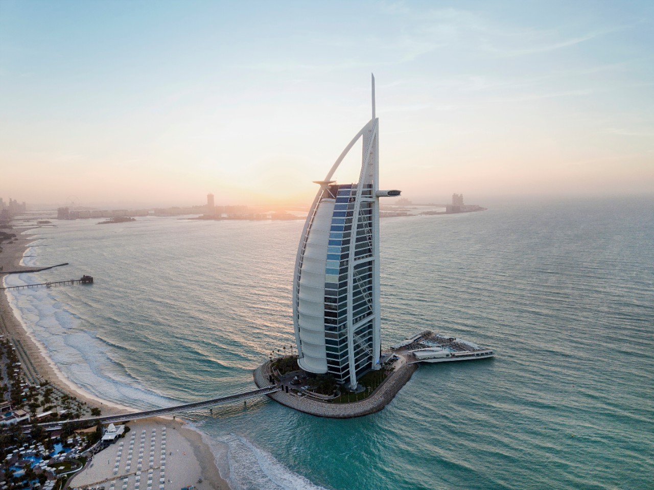 The “Tower of the Arabs” is the world’s talleststructure incorporating a membrane facade.It was built to resemble the sail of a dhow (Arab sailing vessel) and intentionally placed so that its shadow does not cover the beach.The glass sides facades were complimented by Guardian Glass.